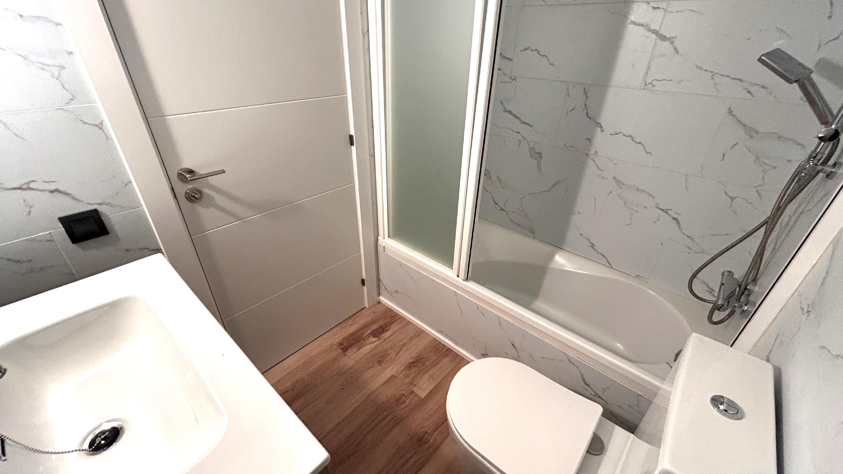 Imagen 5 Piso en venta en Sant Andreu De La Barca / Próximo al supermercado Dia zona la Solana