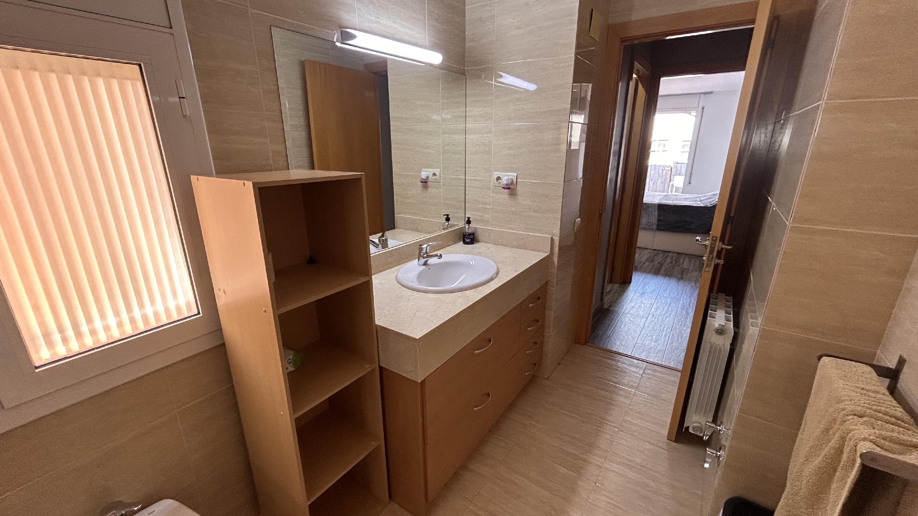 Imagen 31 Piso en venta en Sant Andreu De La Barca / Junto a la oficina de Correos La Solana