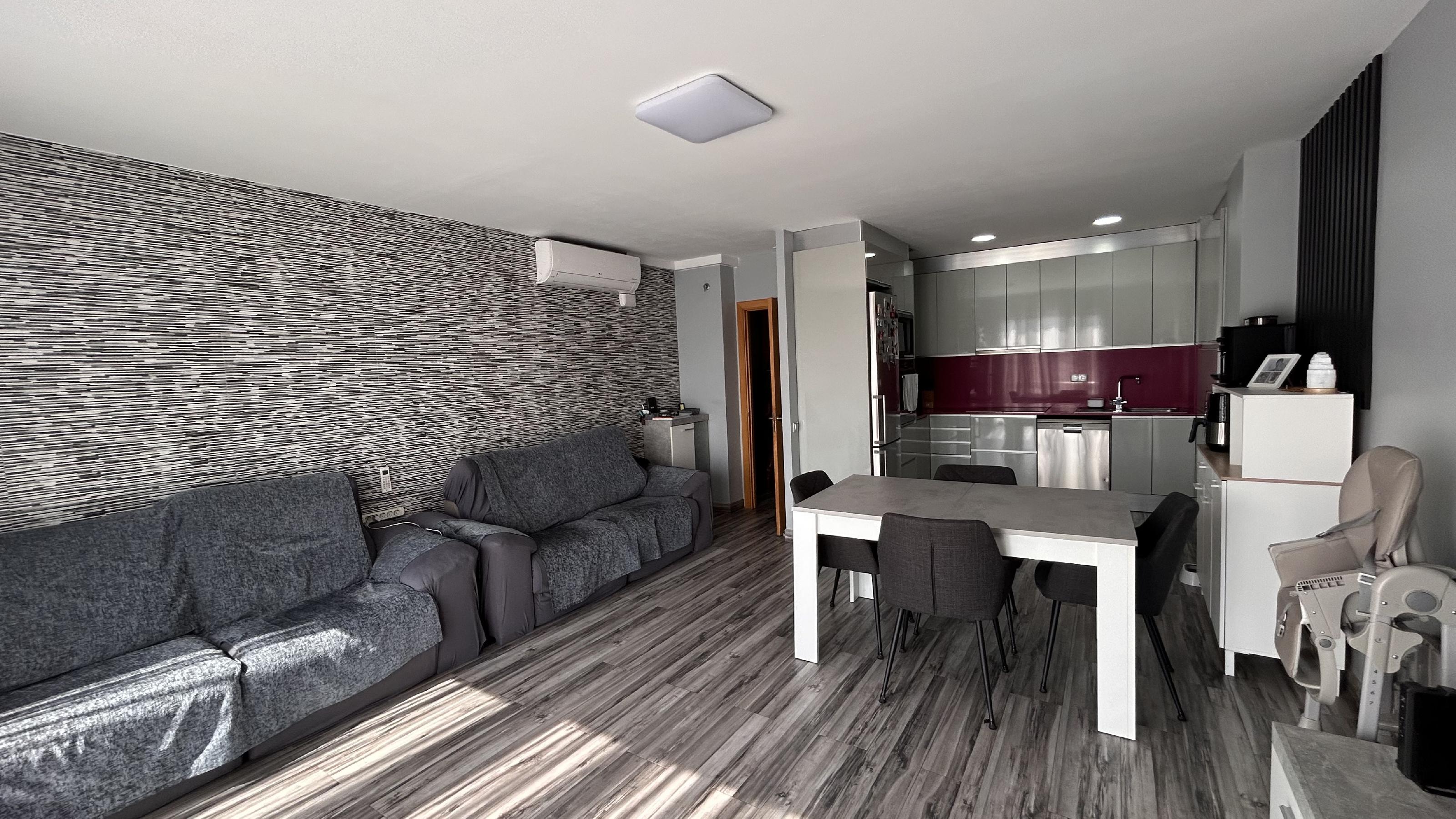 Imagen 1 Piso en venta en Sant Andreu De La Barca / Junto a la oficina de Correos La Solana