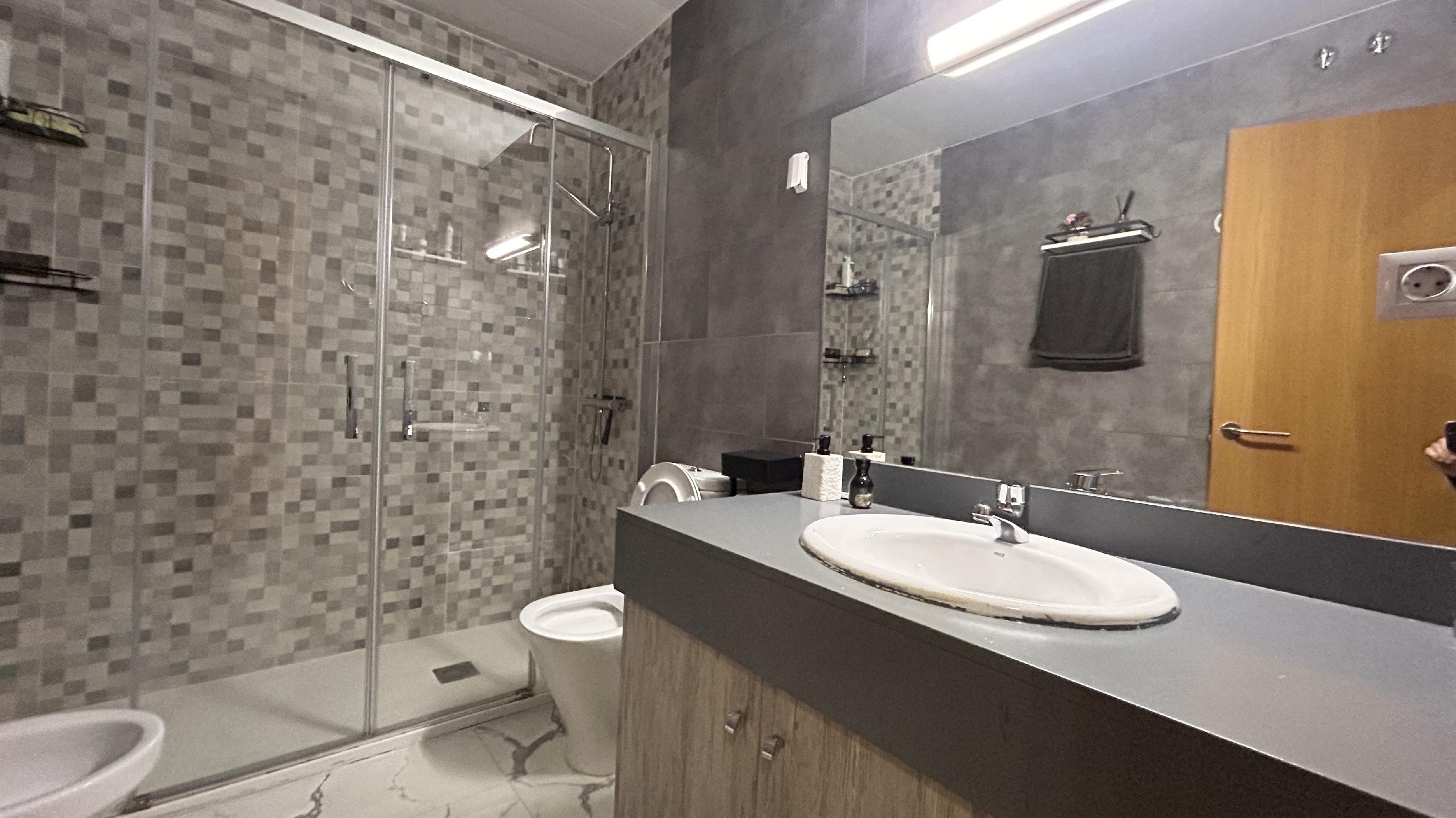 Imagen 21 Piso en venta en Sant Andreu De La Barca / Junto a la oficina de Correos La Solana