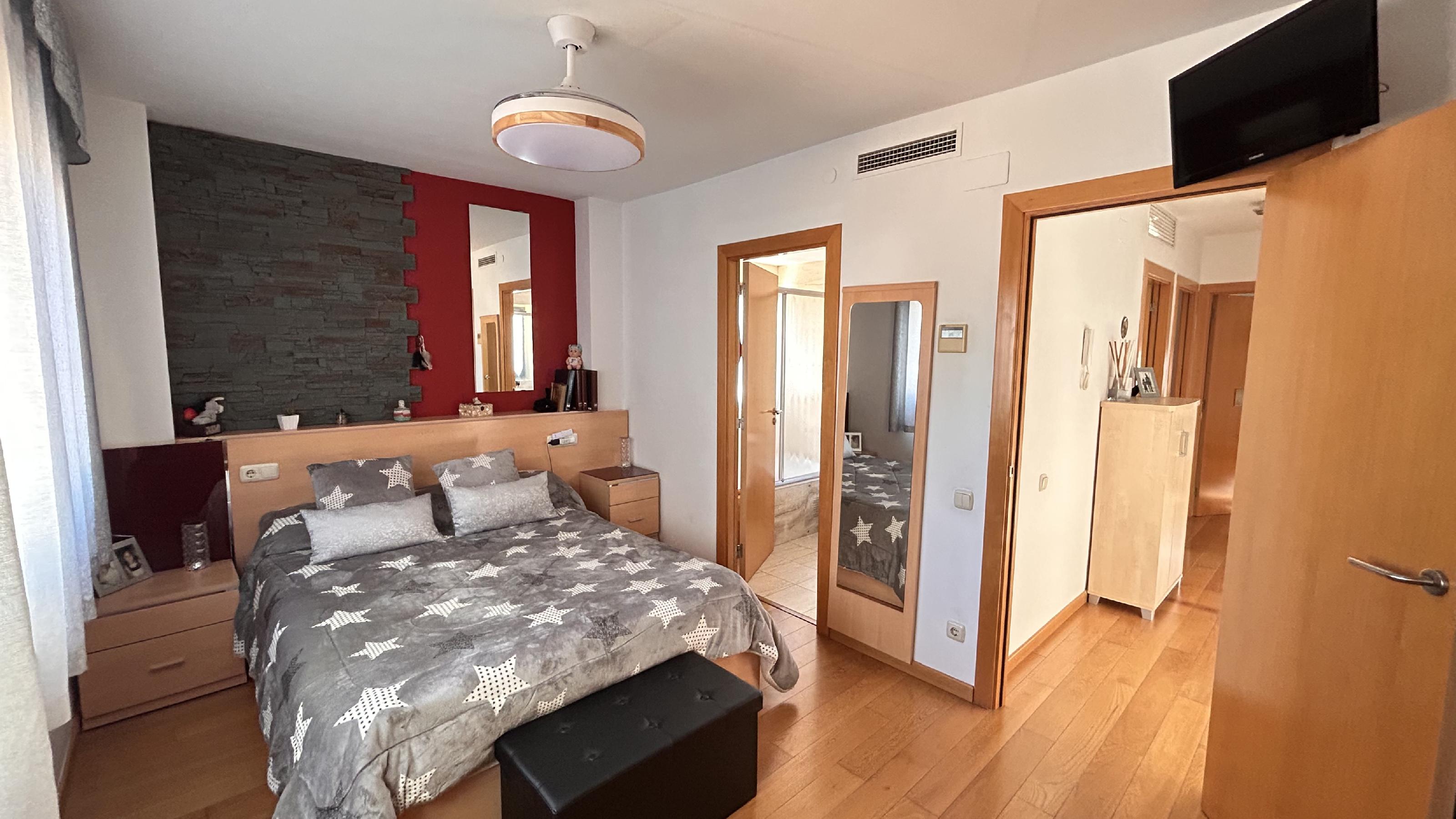 Imagen 21 Casa en venta en Sant Andreu De La Barca / Junto a la estación de Ferrocarriles Catalanes