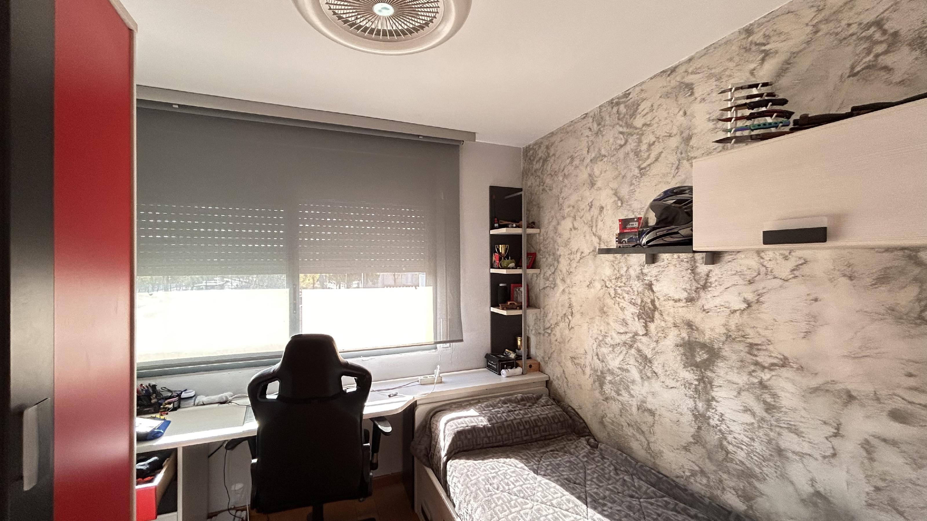 Imagen 33 Casa en venta en Sant Andreu De La Barca / Junto a la estación de Ferrocarriles Catalanes