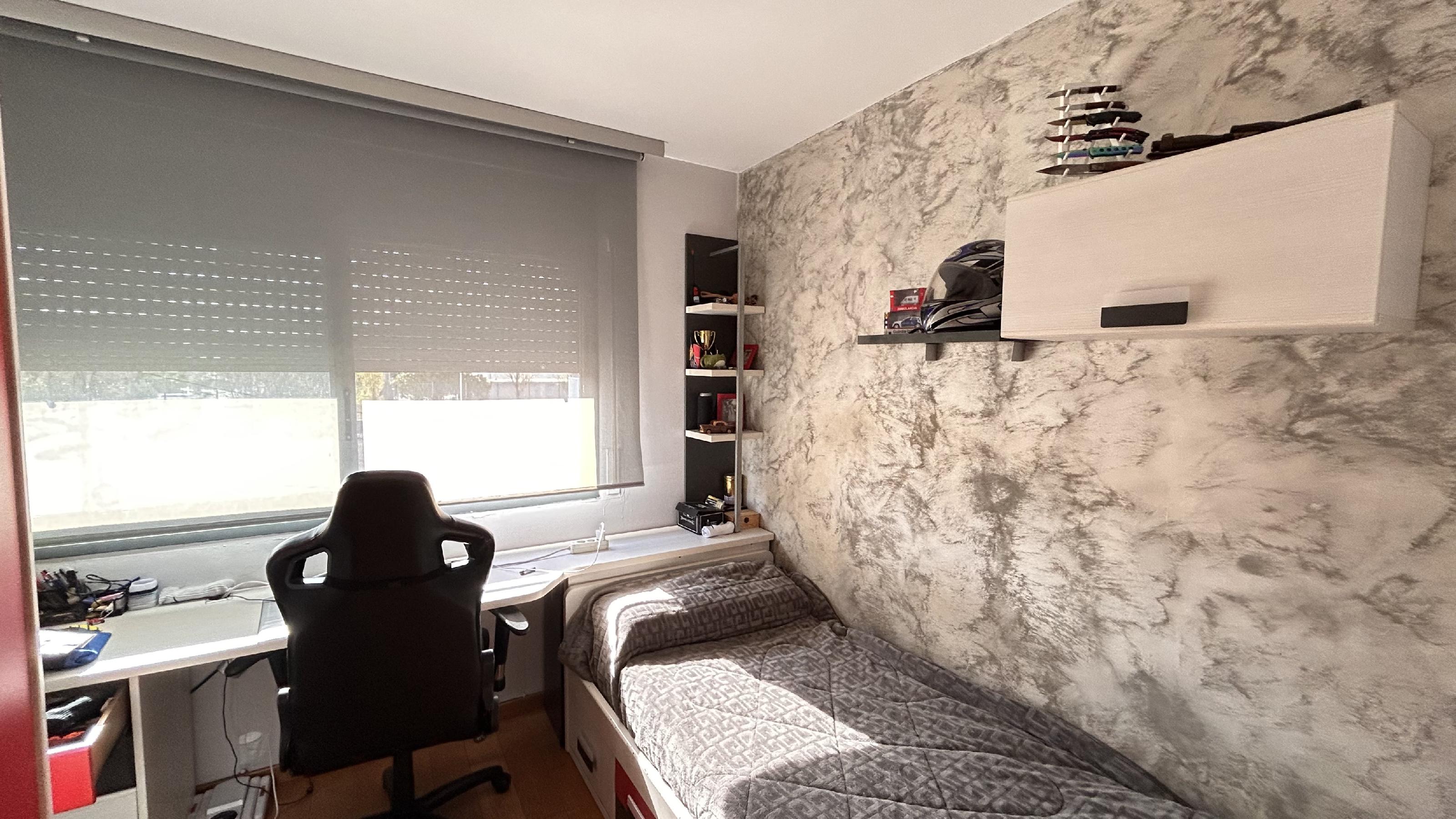 Imagen 32 Casa en venta en Sant Andreu De La Barca / Junto a la estación de Ferrocarriles Catalanes