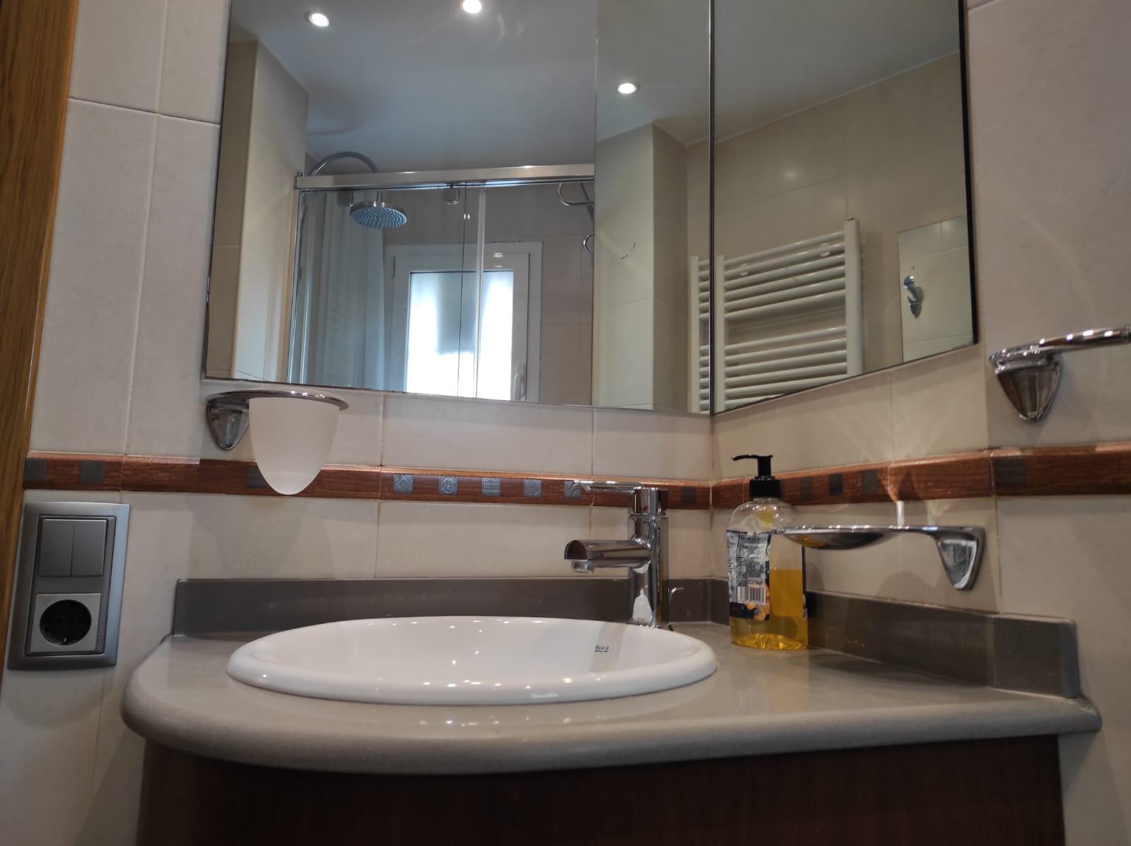 Imagen 33 Piso en venta en Esplugues De Llobregat / Avda Cornella junto Caprabo