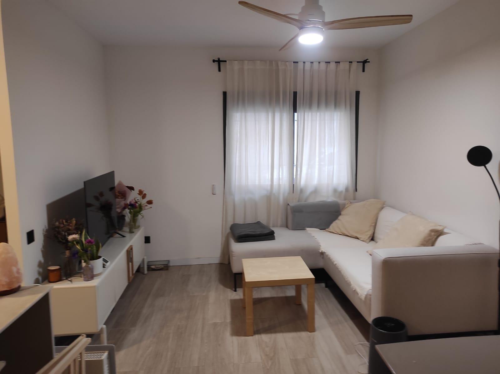 Imagen 2 Planta Baja en venta en Cornellà De Llobregat / Junto plaça de Lluis Marsans y calle Miranda 
