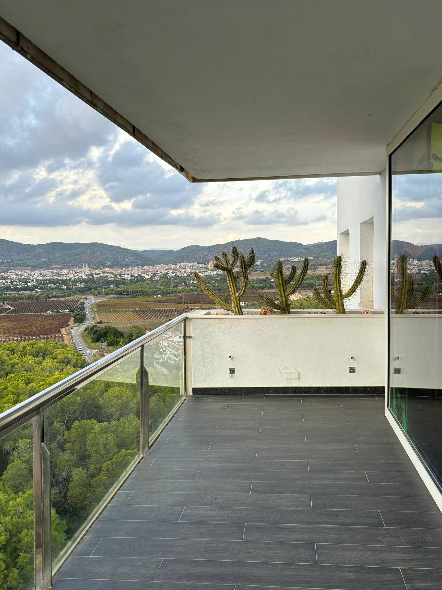 Imagen 3 Piso en venta en Sitges / Bien comunicado,vistas de una gran belleza y agradables