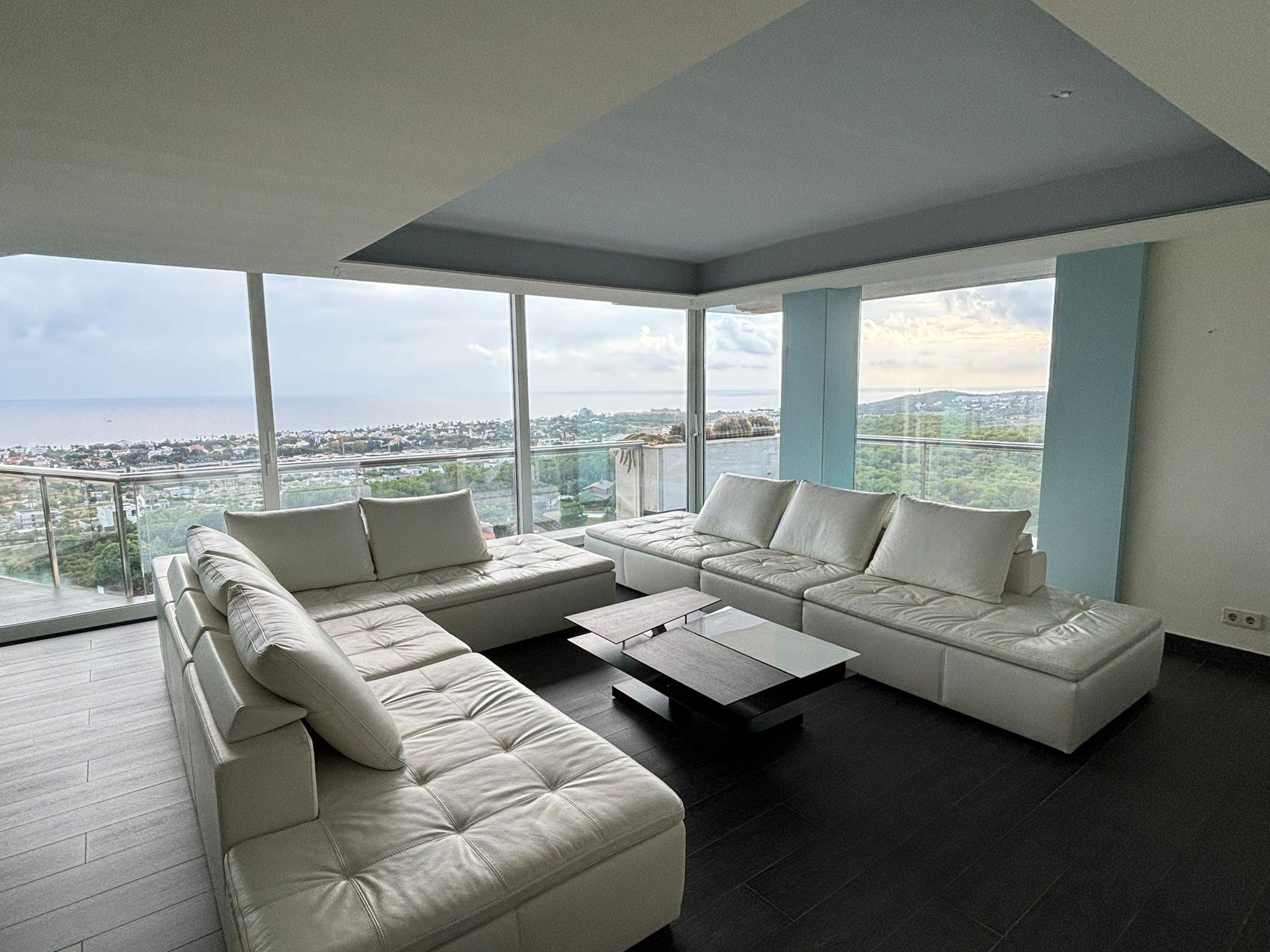 Imagen 2 Piso en venta en Sitges / Bien comunicado,vistas de una gran belleza y agradables