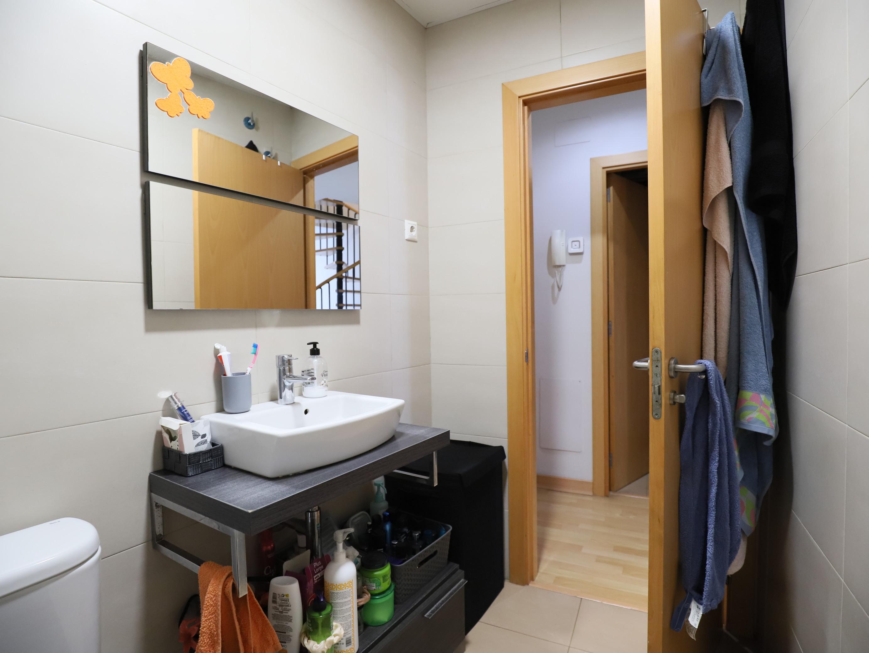 Imagen 17 Dúplex en venta en Sant Vicenç Dels Horts / Parque del Serral , cerca Caprabo