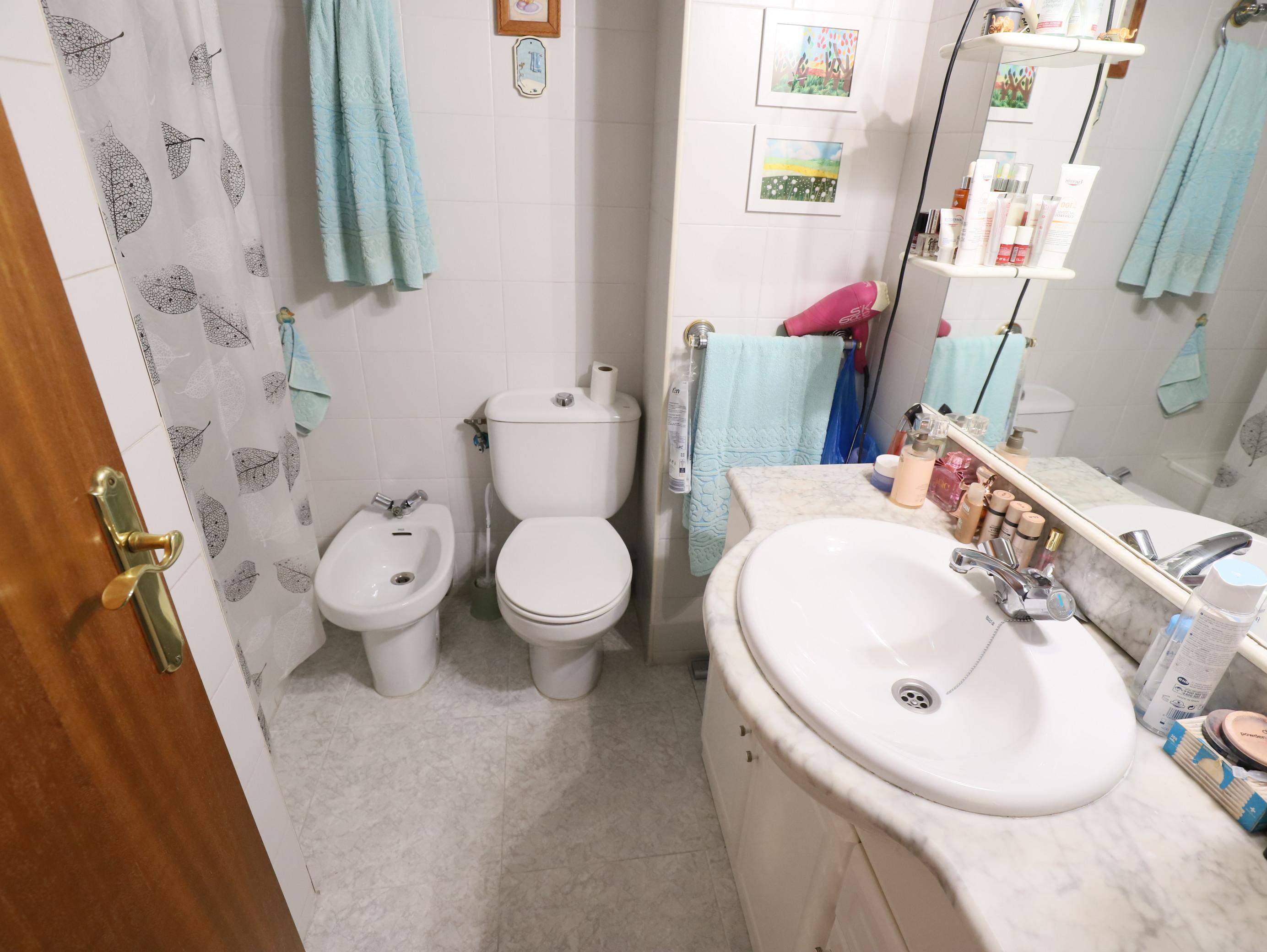 Imagen 23 Piso en venta en Esplugues De Llobregat / Junto Angel Gumera y biblioteca pare Miquel D´Es...