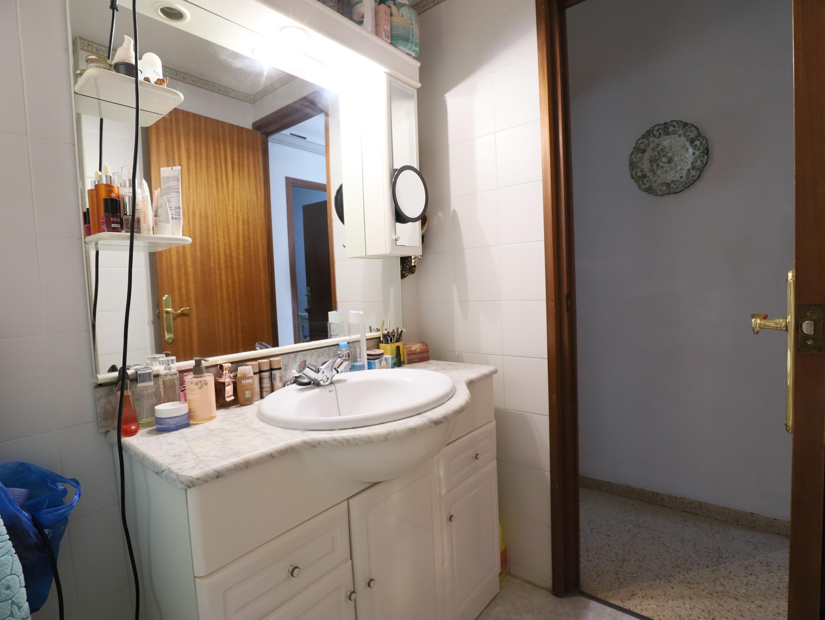 Imagen 24 Piso en venta en Esplugues De Llobregat / Junto Angel Gumera y biblioteca pare Miquel D´Es...