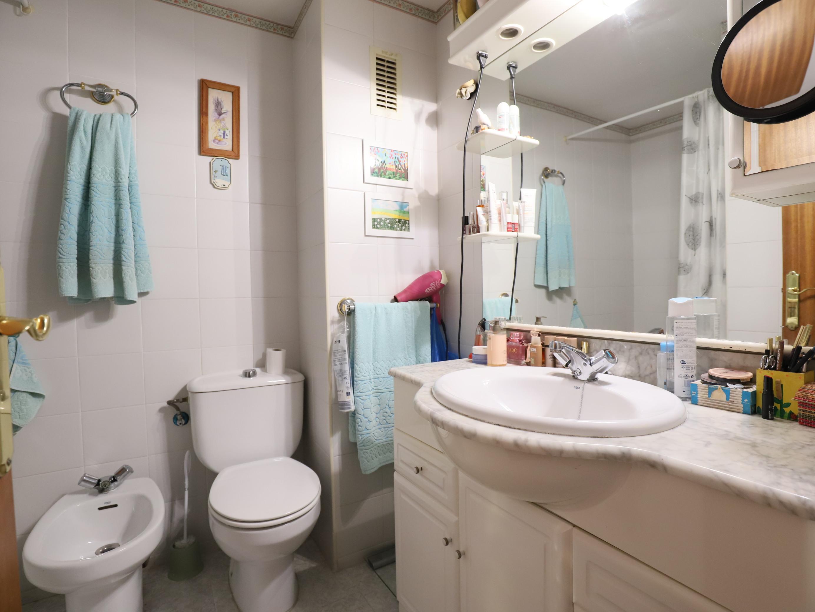 Imagen 25 Piso en venta en Esplugues De Llobregat / Junto Angel Gumera y biblioteca pare Miquel D´Es...