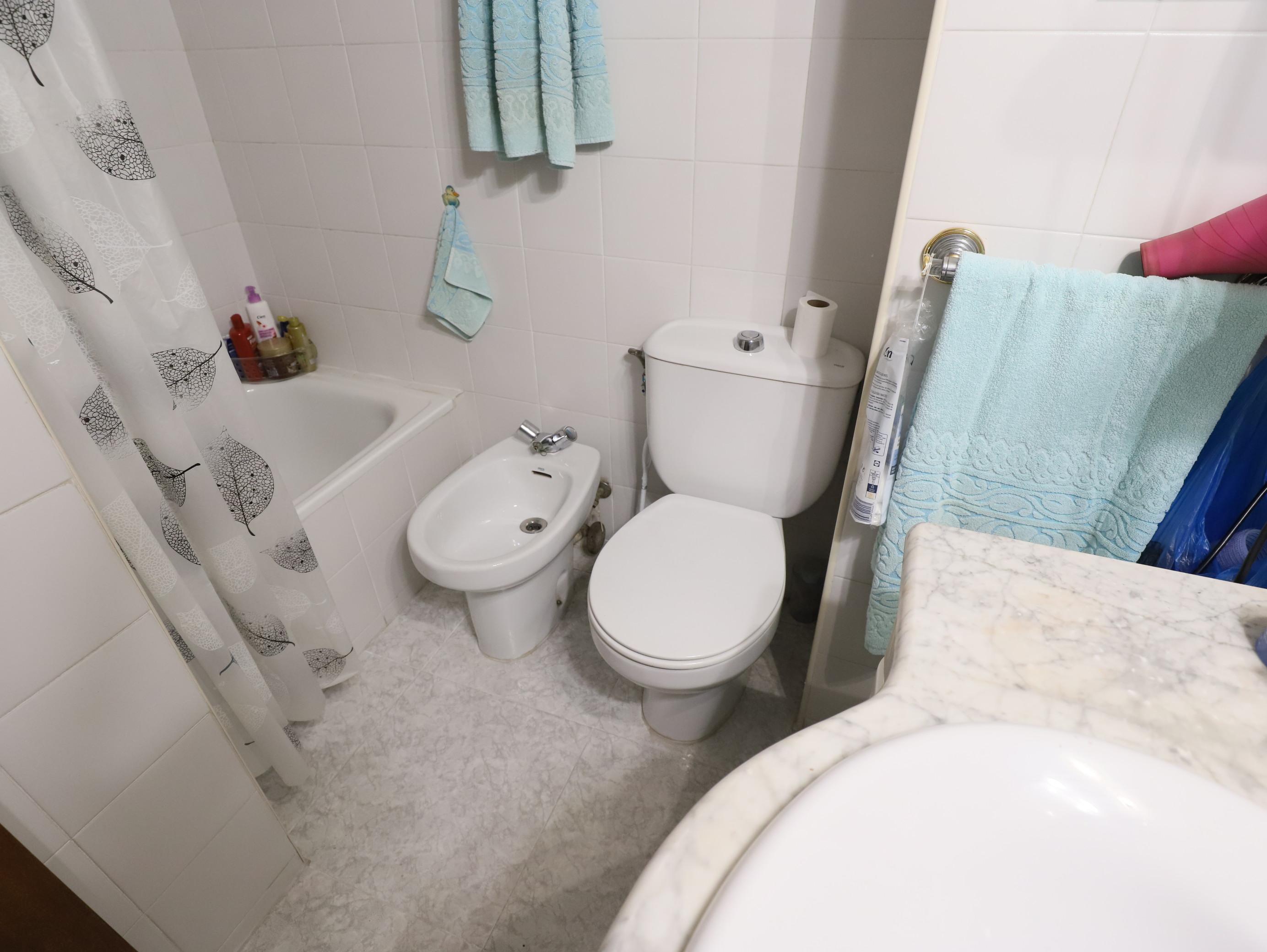 Imagen 27 Piso en venta en Esplugues De Llobregat / Junto Angel Gumera y biblioteca pare Miquel D´Es...