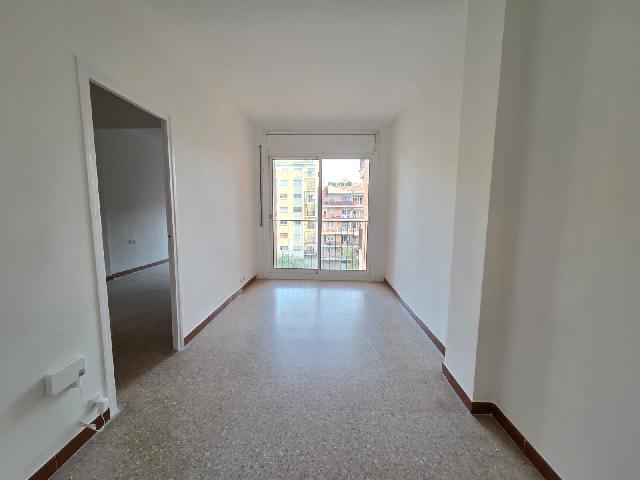 Imagen 2 Inmueble 300162 - Piso en venta en Barcelona / Junto Avda. Meridiana