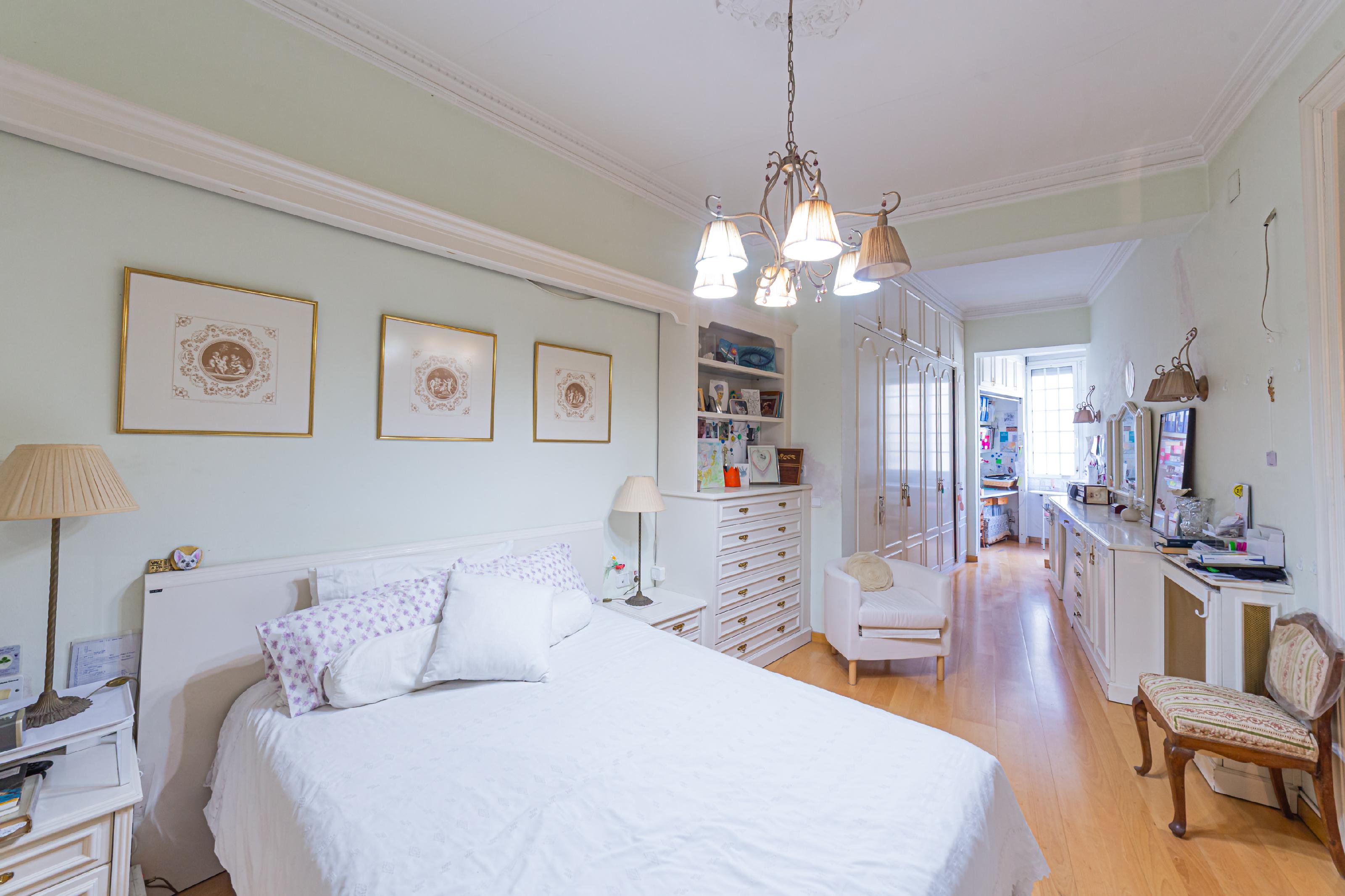 Imagen 3 Piso en venta en Barcelona / Al lado de Plaza Catalunya