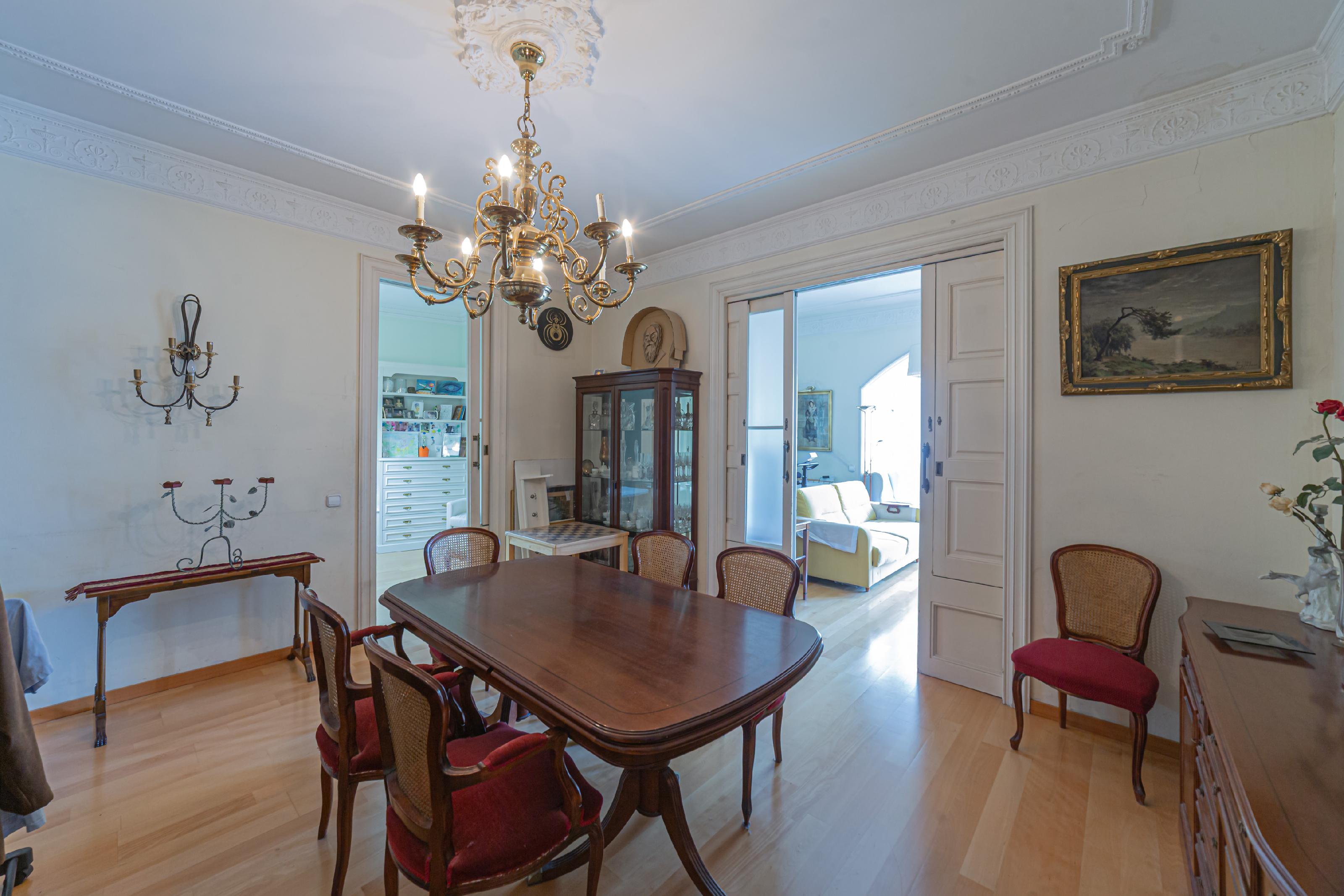 Imagen 2 Piso en venta en Barcelona / Al lado de Plaza Catalunya