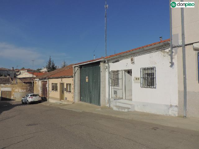 Imagen 1 Inmueble 296074 - Casa Adosada en venta en Aldealengua / Aldealengua. A 15 minutos de Salamanca.
