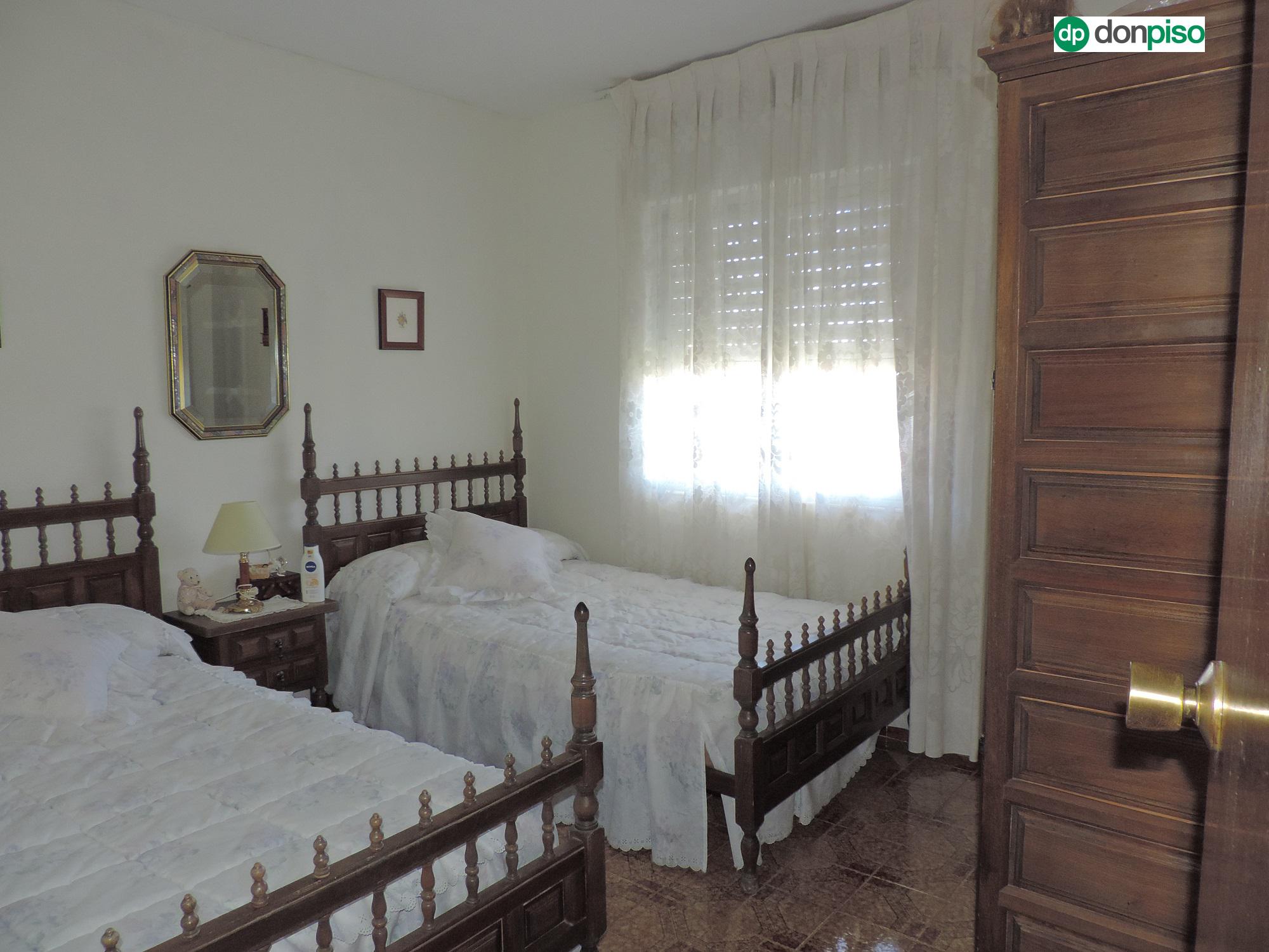 Imagen 11 Casa Aislada en venta en Calvarrasa De Abajo / Urbanización la Cabezuela