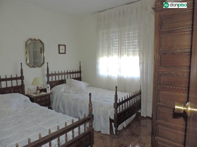 Imagen 11 Inmueble 296111 - Casa Aislada en venta en Calvarrasa De Abajo / Urbanización la Cabezuela