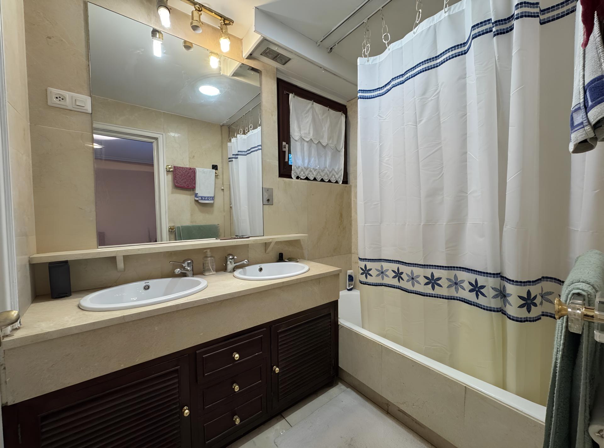 Imagen 25 Piso en venta en Getxo / Zona Atxekolandeta, cerca de playa de Ereaga