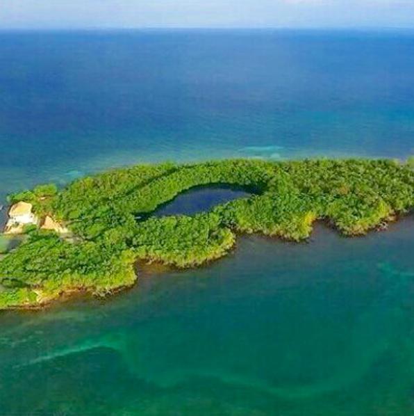 Imagen 2 Casa en venta en Donostia-San Sebastián / Costa del Caribe, Isla de Colombia