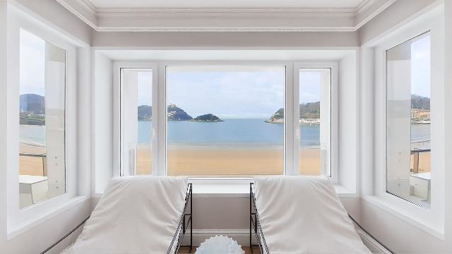 Imagen 2 Inmueble 299238 - Piso en venta en Donostia-San Sebastián / Calle Zubieta, a 25m de la Playa de la Concha