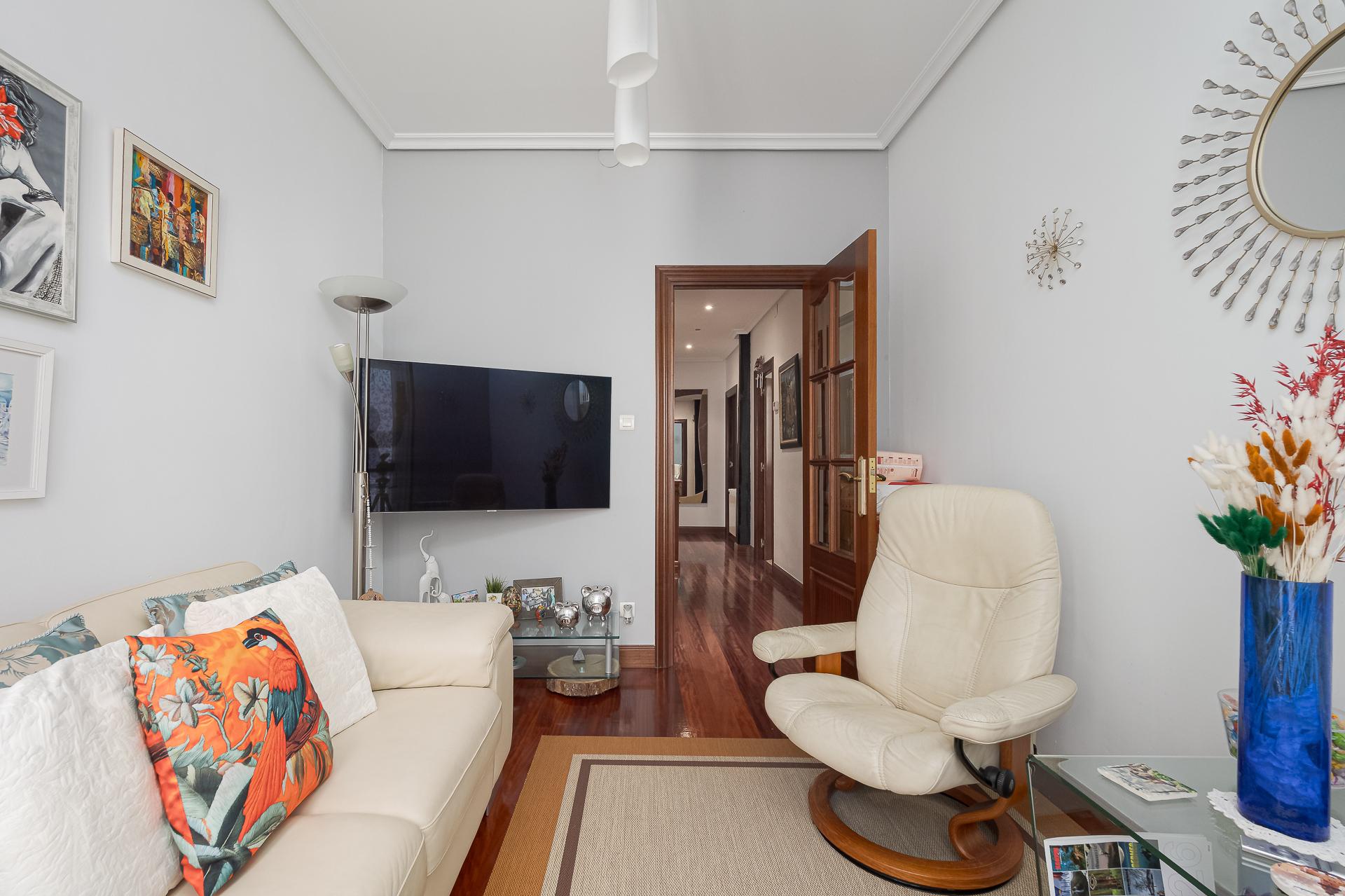 Imagen 3 Piso en venta en Donostia-San Sebastián / Barrio de Egia, Donostia