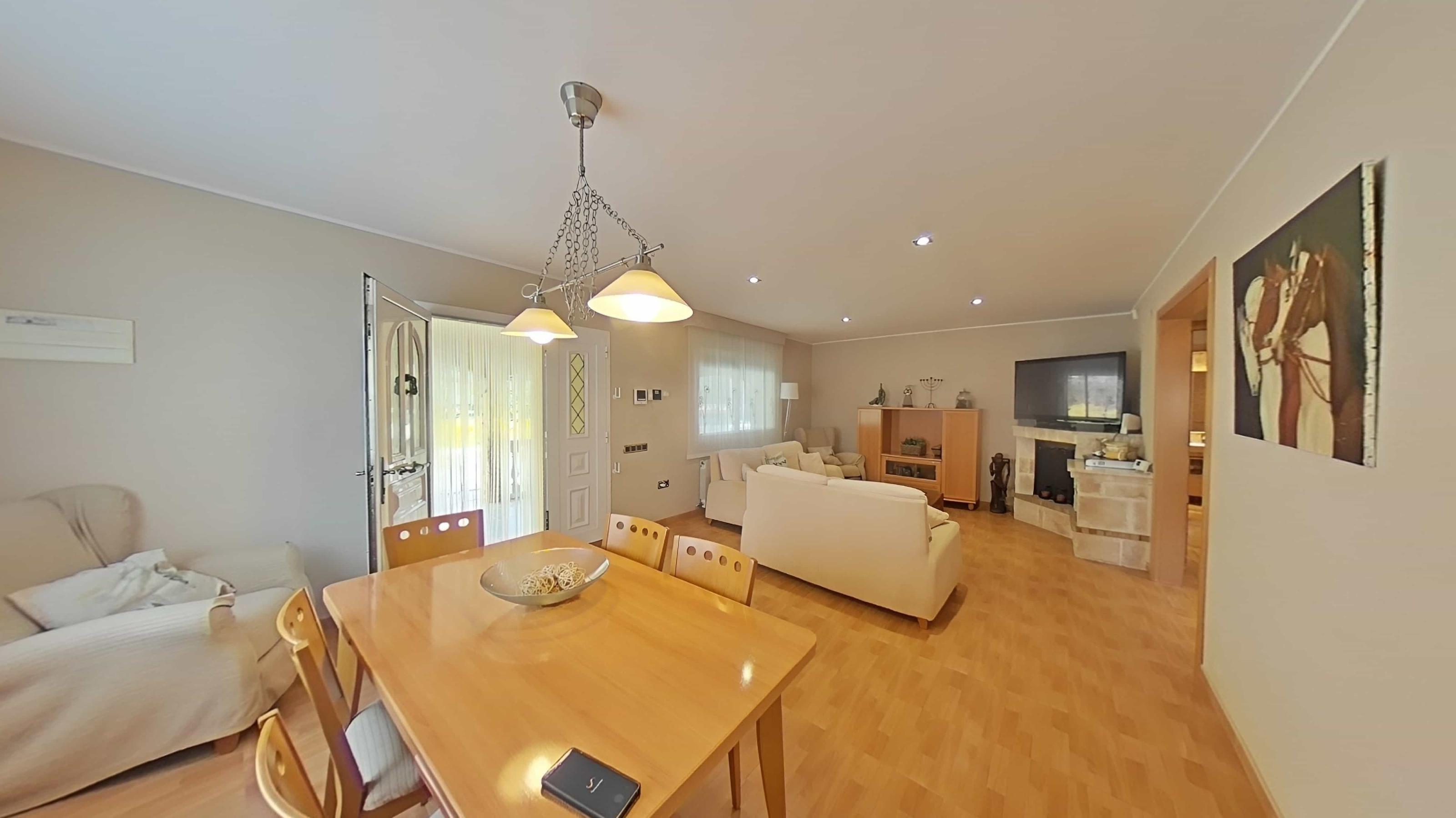 Imagen 2 Casa en venta en Olèrdola / A la entrada de la Urbanización Can Trabal