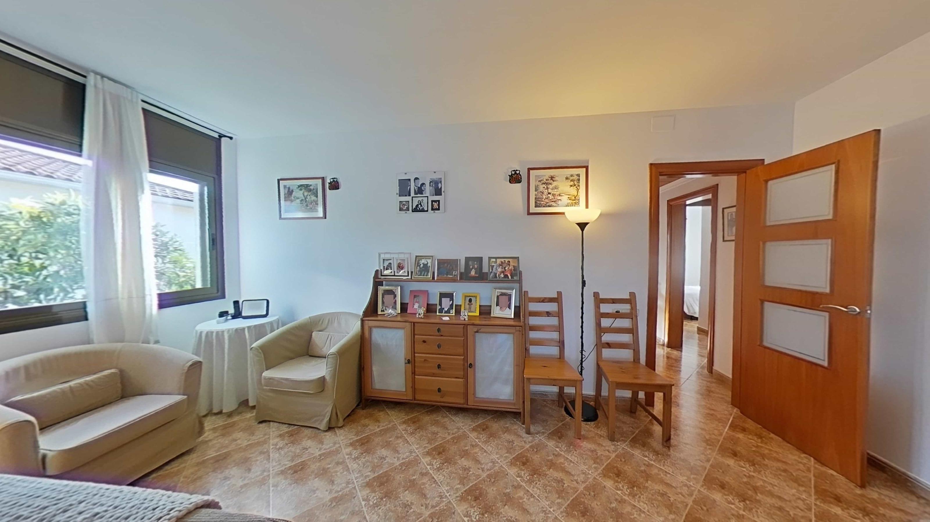 Imagen 13 Casa en venta en Torrelles De Foix / Ubicada en la Avenida principal de Can Coral.