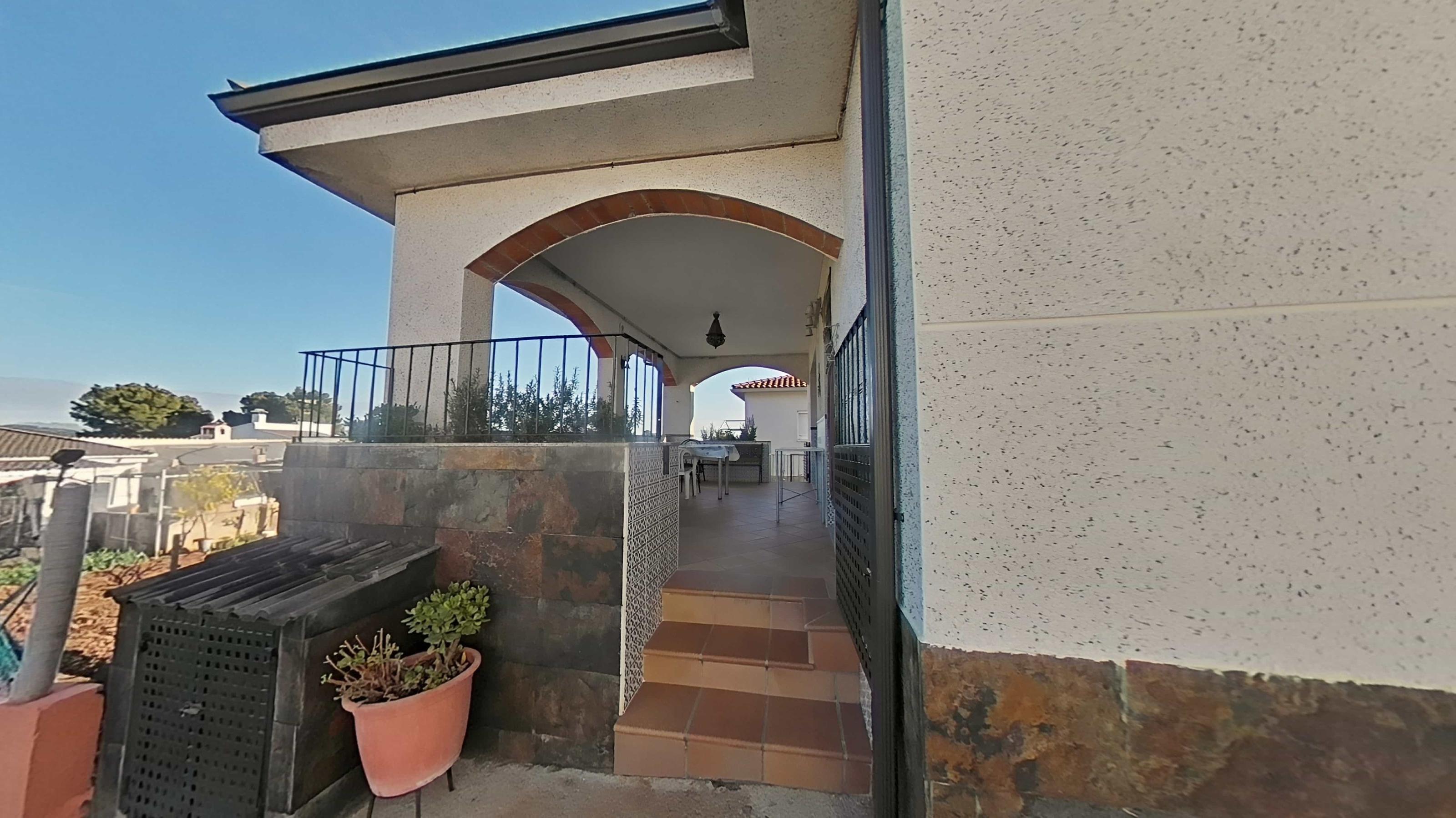 Imagen 8 Casa en venta en Torrelles De Foix / Ubicada en la Avenida principal de Can Coral.