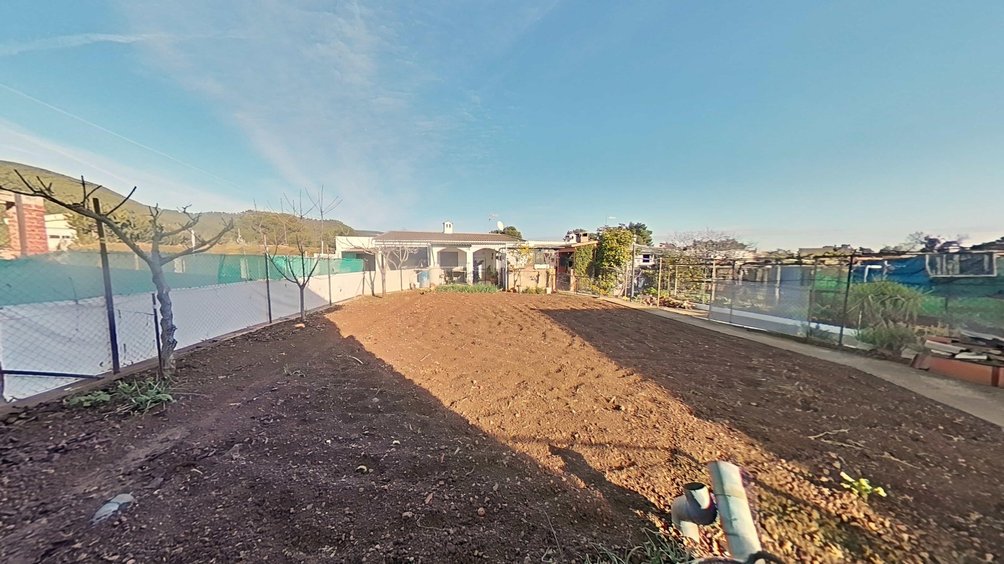 Imagen 20 Casa en venta en Torrelles De Foix / Ubicada en la Avenida principal de Can Coral.