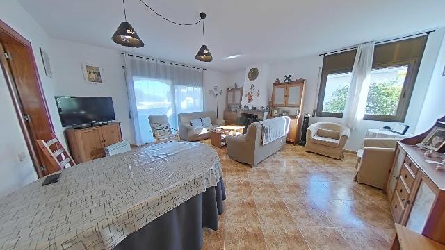 Imagen 10 Inmueble 299020 - Casa en venta en Torrelles De Foix / Ubicada en la Avenida principal de Can Coral.