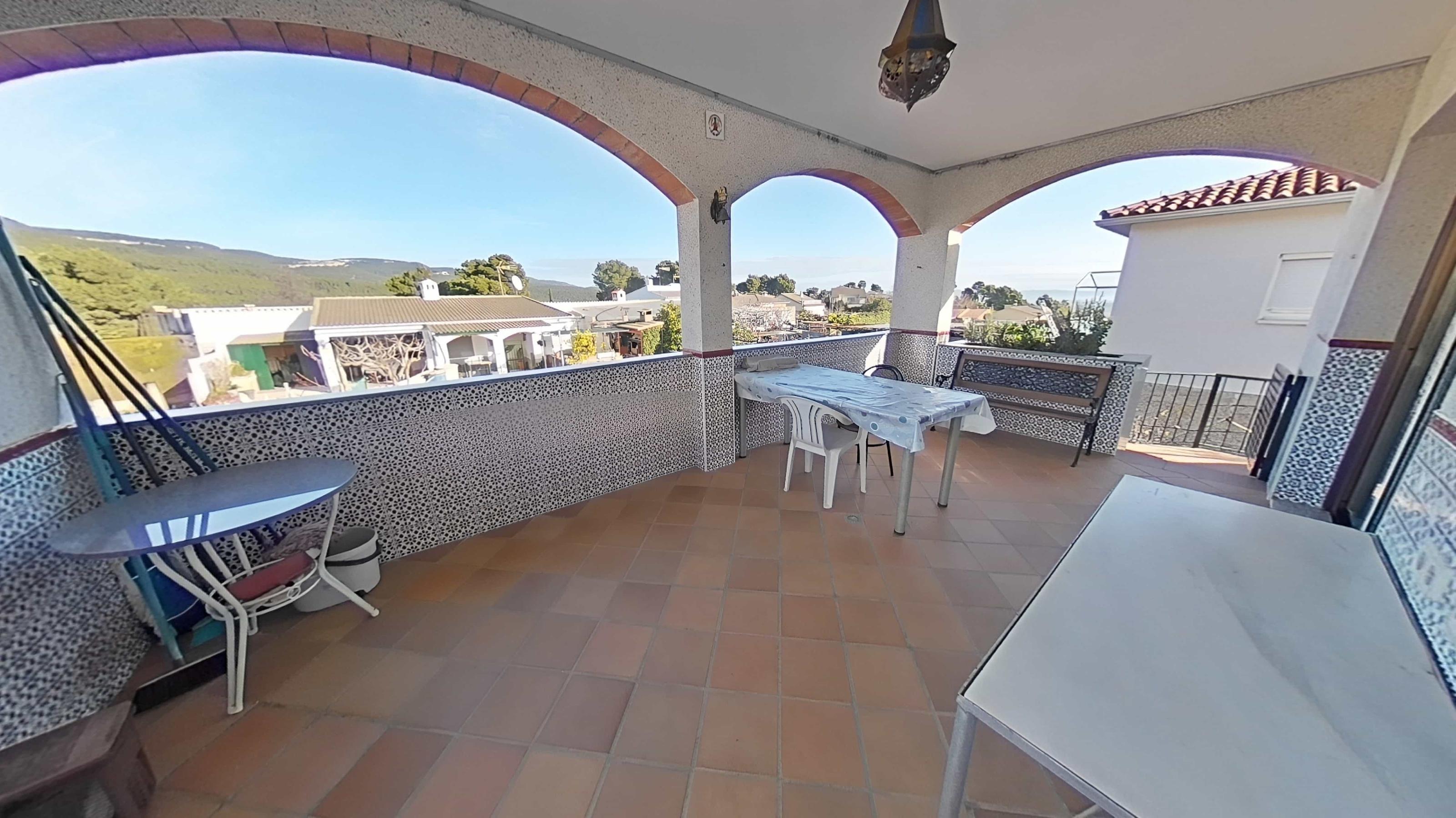 Imagen 9 Casa en venta en Torrelles De Foix / Ubicada en la Avenida principal de Can Coral.