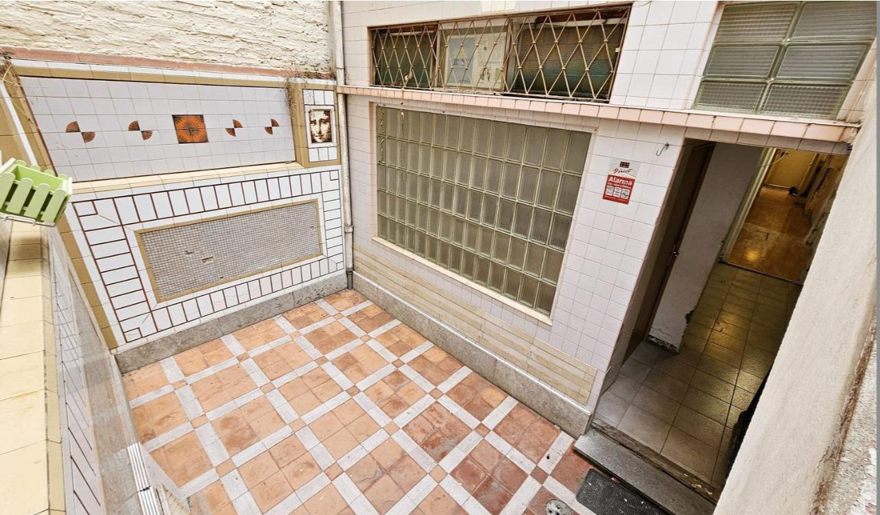 Imagen 4 Casa Adosada en venta en Hospitalet De Llobregat L´ /  A solo 5 minutos del mercado  Col...