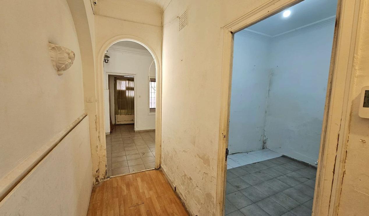 Imagen 2 Casa Adosada en venta en Hospitalet De Llobregat L´ /  A solo 5 minutos del mercado  Col...