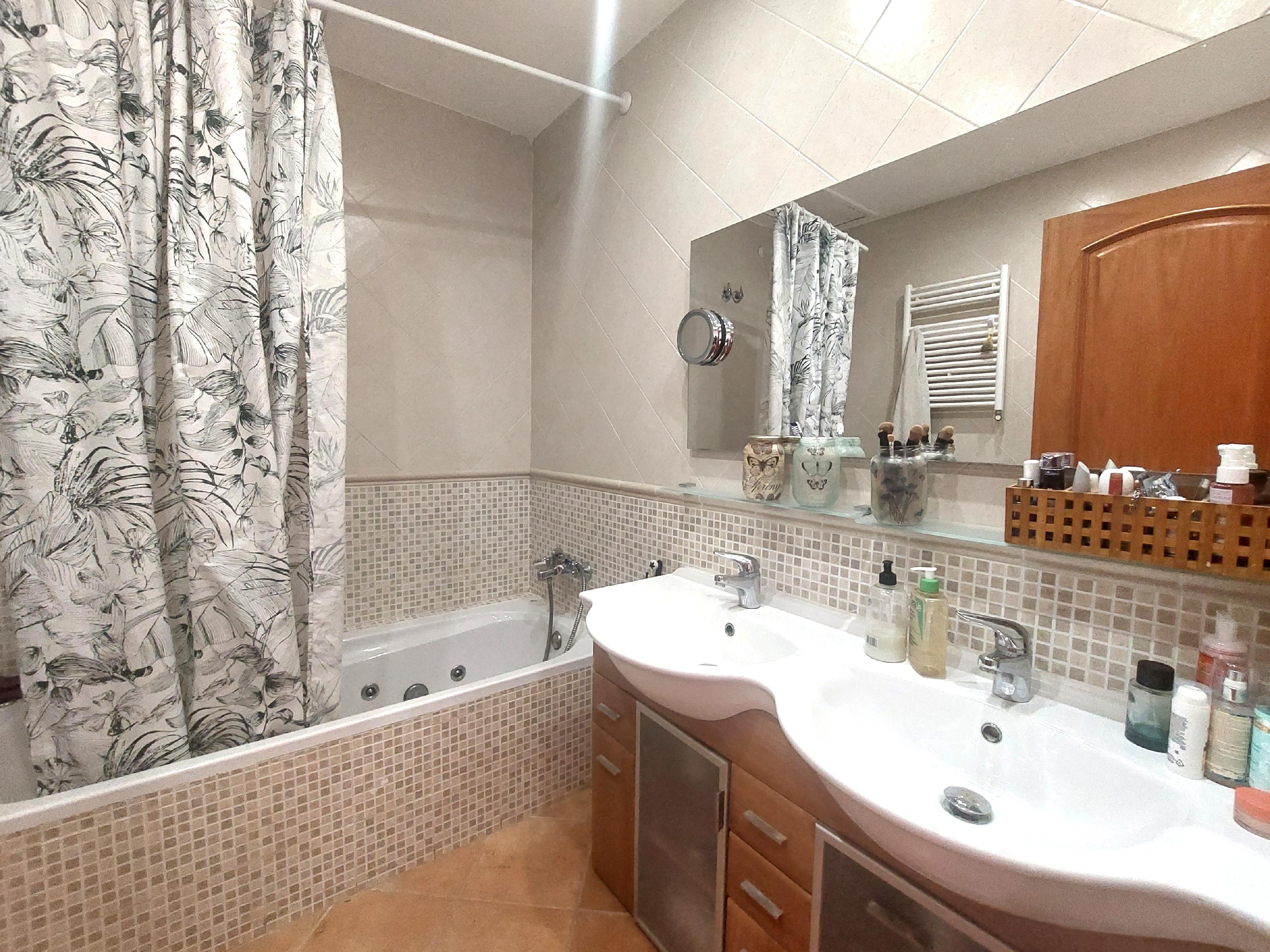 Imagen 21 Casa en venta en Olesa De Montserrat / Zona Casc antic 