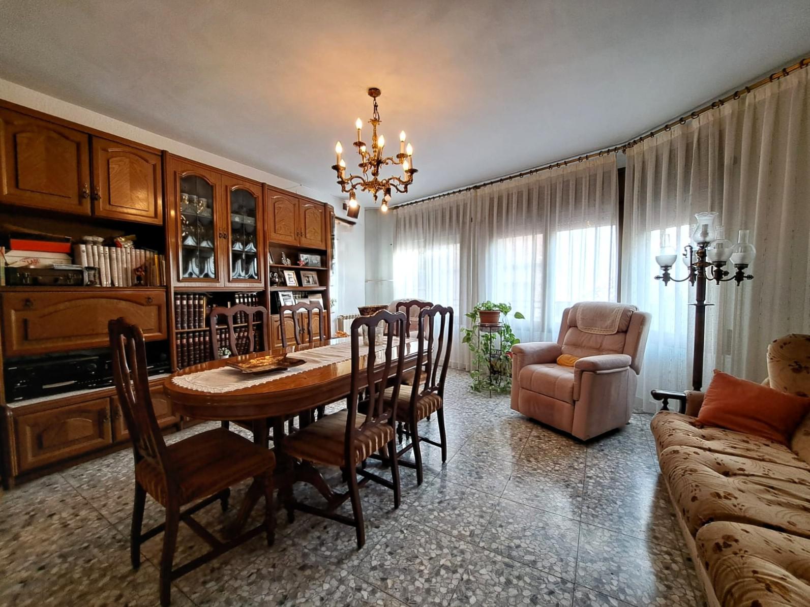 Imagen 2 Casa en venta en Olesa De Montserrat / Zona centre, a prop de la Passió