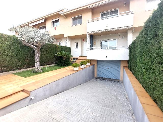 Imagen 2 Inmueble 296639 - Casa en venta en Olesa De Montserrat / Zona Les Planes