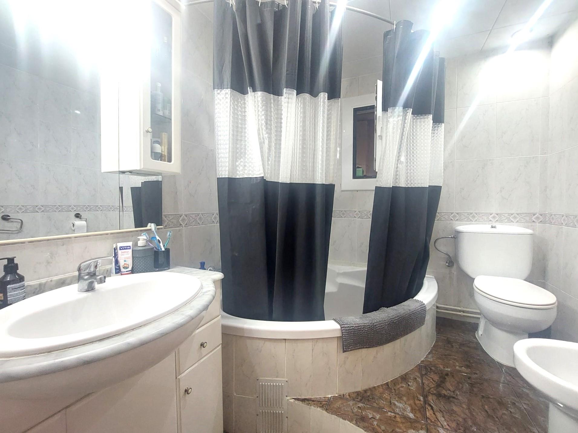 Imagen 8 Piso en venta en Esparreguera /  Barri      Font           