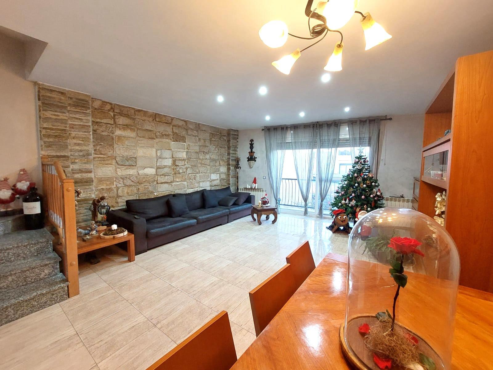 Imagen 1 Casa Adosada en venta en Abrera / Zona casc antic