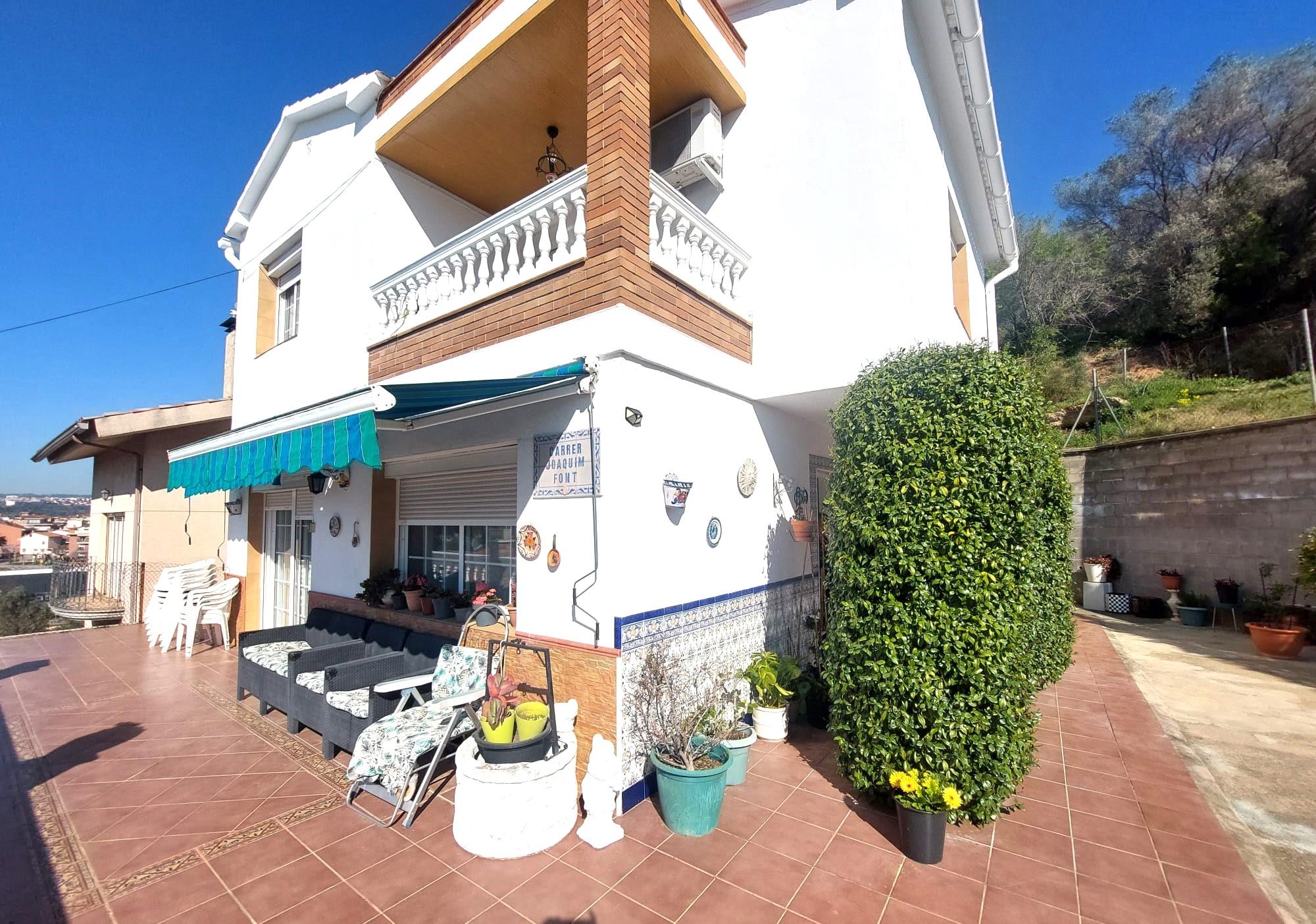 Imagen 1 Casa en venta en Olesa De Montserrat / Cerca del supermercado Dia. 