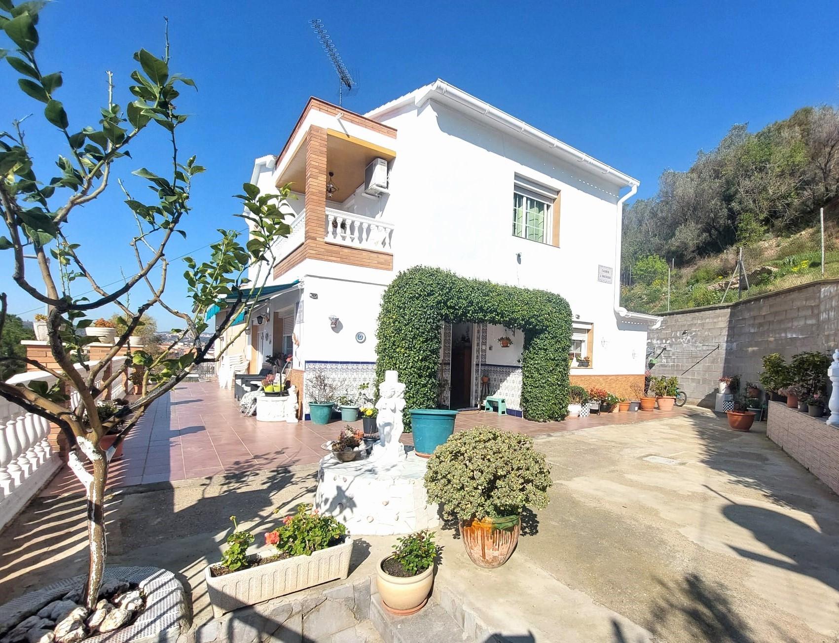 Imagen 2 Casa en venta en Olesa De Montserrat / Cerca del supermercado Dia. 