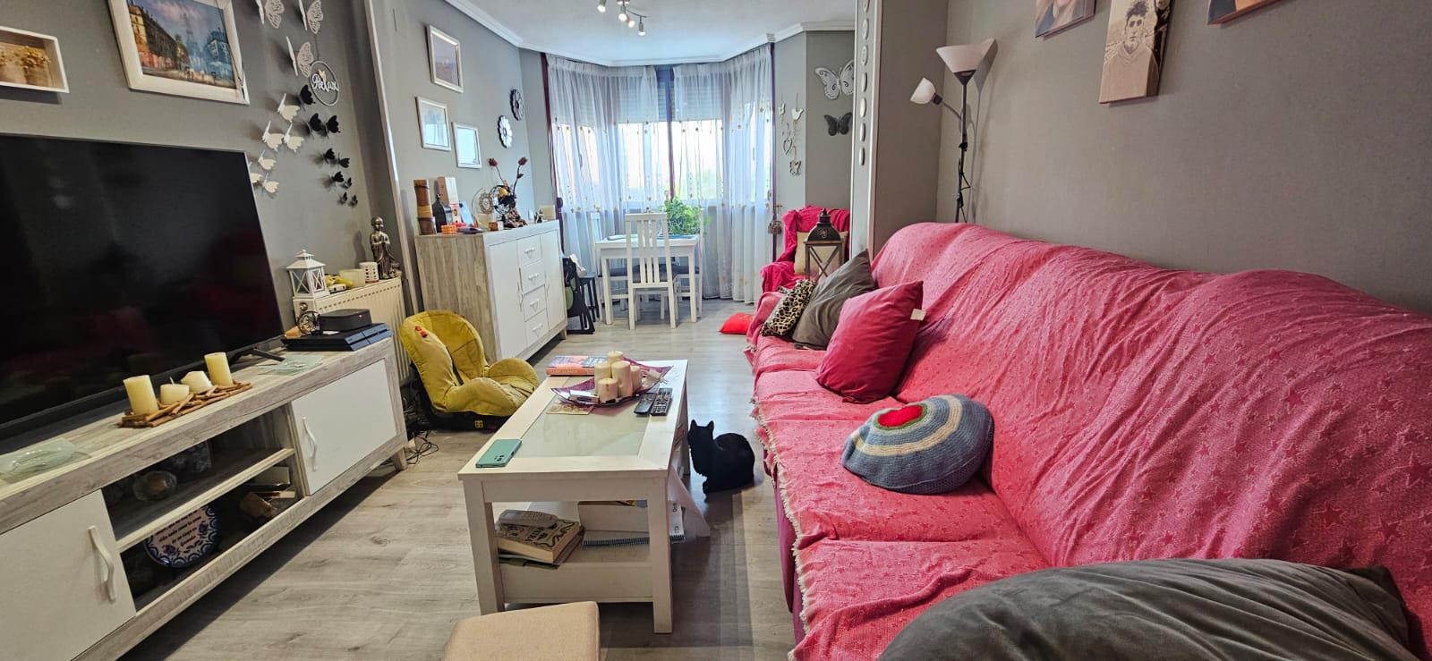 Imagen 1 Piso en venta en Madrid / Cercano al Metro Linea 3 San Fermín -Orcasur. 