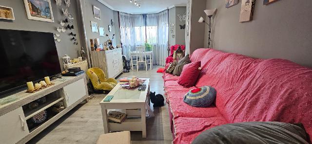 Imagen 1 Inmueble 297983 - Piso en venta en Madrid / Cercano al Metro Linea 3 San Fermín -Orcasur. 