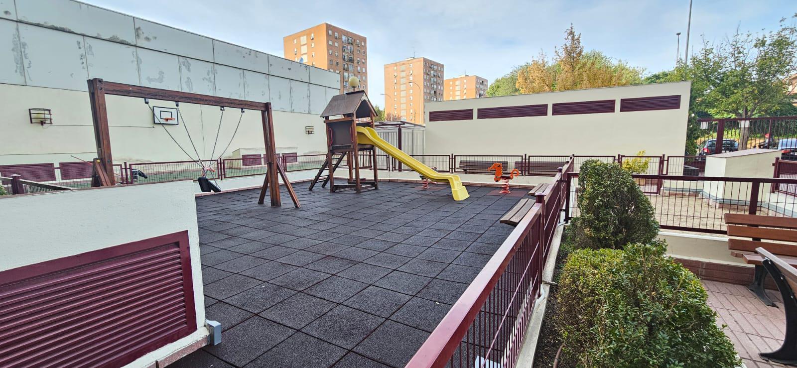 Imagen 21 Piso en venta en Madrid / Cercano al Metro Linea 3 San Fermín -Orcasur. 