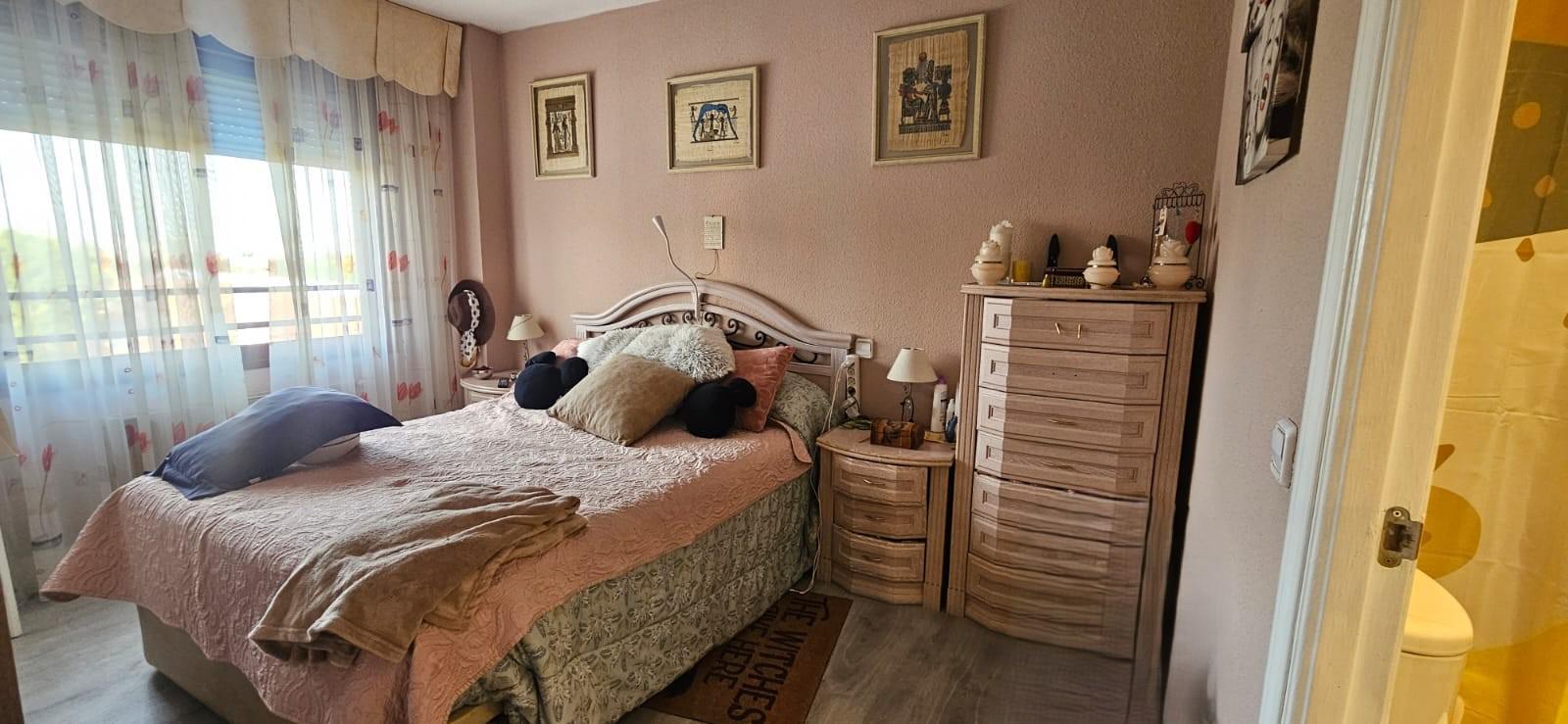 Imagen 5 Piso en venta en Madrid / Cercano al Metro Linea 3 San Fermín -Orcasur. 