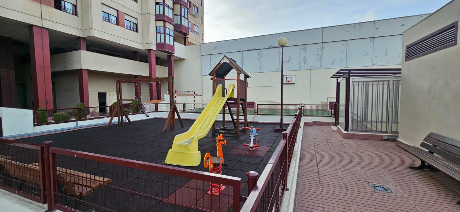 Imagen 22 Piso en venta en Madrid / Cercano al Metro Linea 3 San Fermín -Orcasur. 