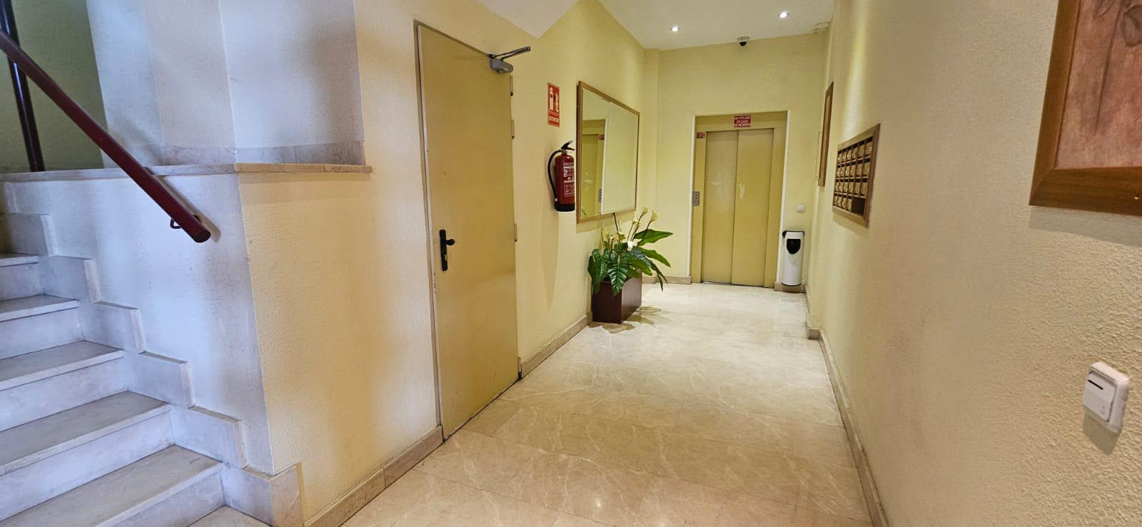 Imagen 17 Piso en venta en Madrid / Cercano al Metro Linea 3 San Fermín -Orcasur. 