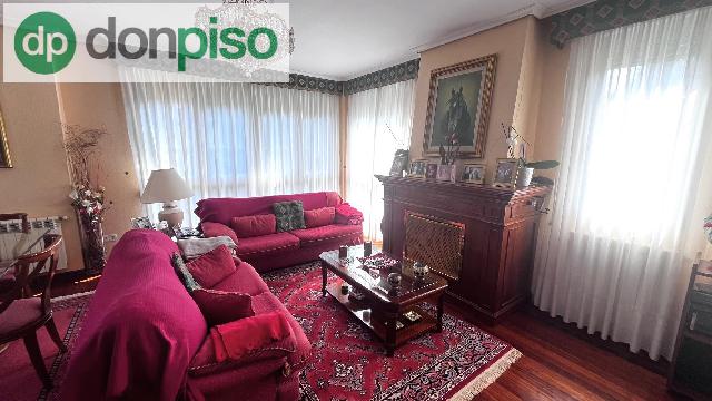 Imagen 2 Inmueble 296931 - Casa Aislada en venta en Santander / Frente al Pctcan y al lado del Cementerio