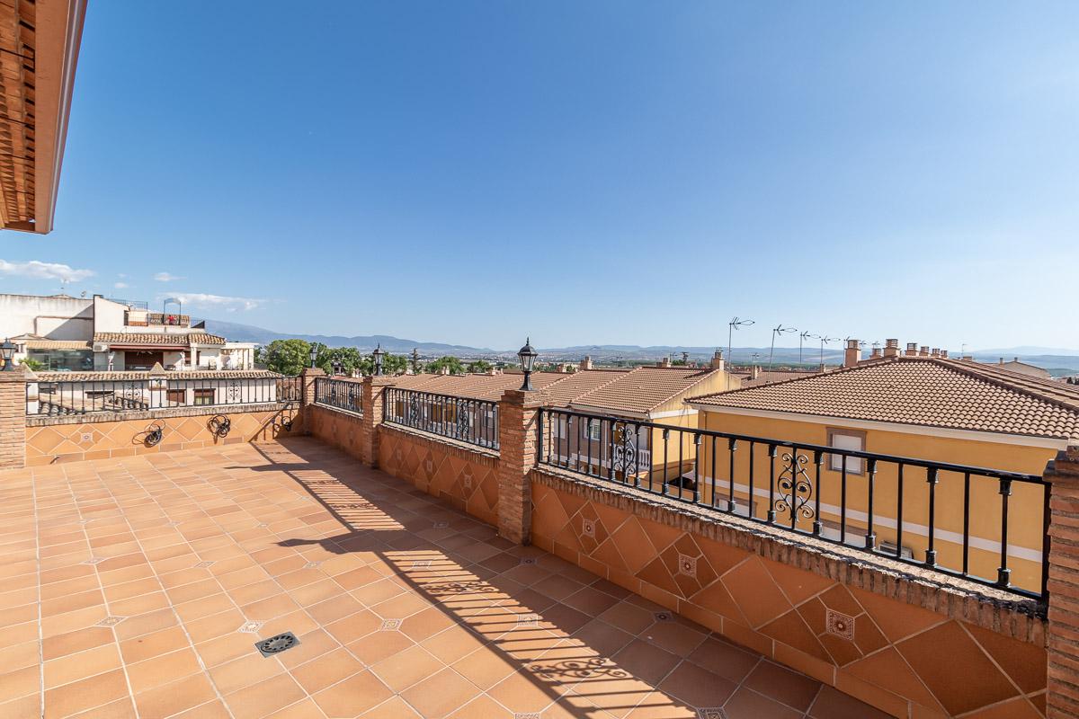 Imagen 2 Casa Adosada en venta en Atarfe / Instituto Iliberis