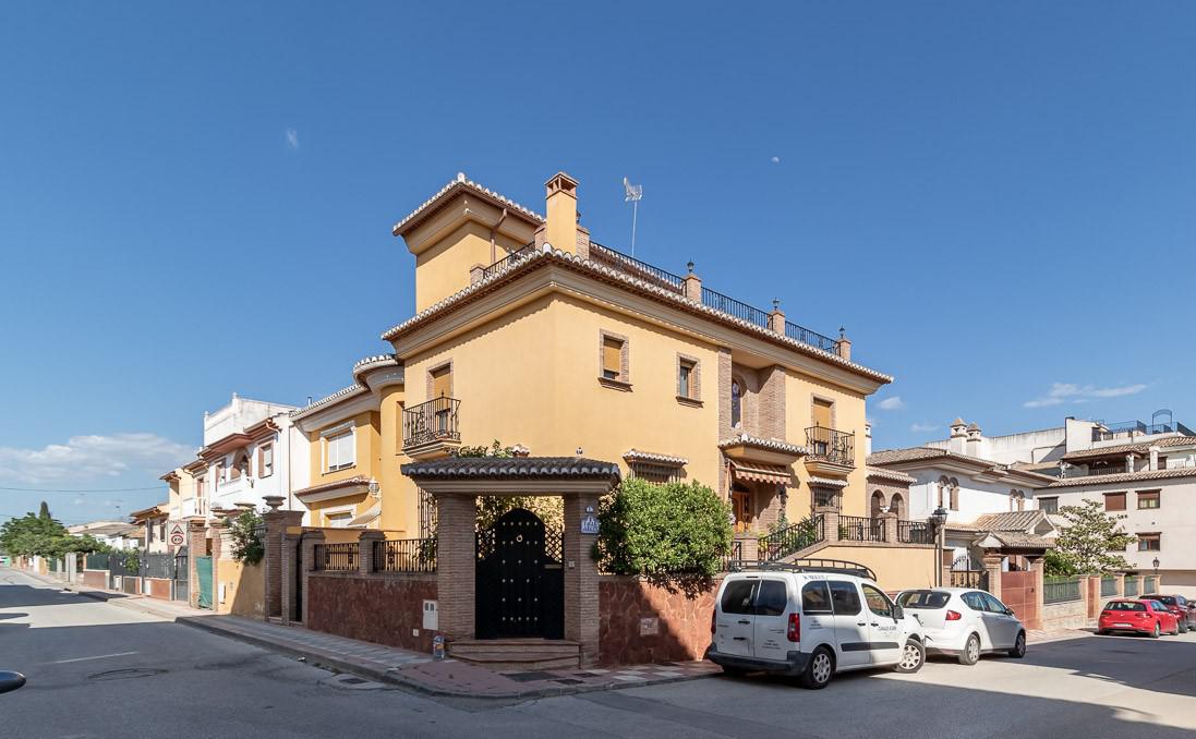 Imagen 1 Casa Adosada en venta en Atarfe / Instituto Iliberis